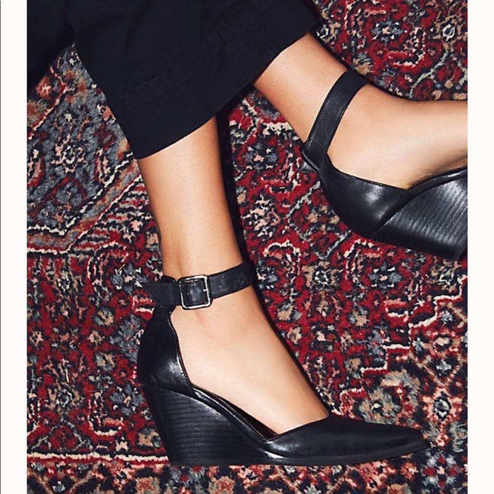 Jeffrey Campbell Wedge Size 7